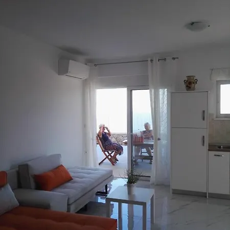 بيت للعطل Bouganville Stegna *